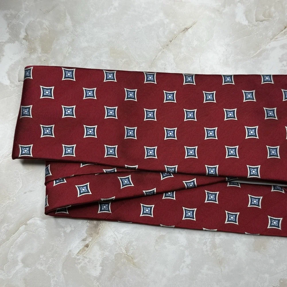 NWOT Jos. A. Bank Silk Tie Navy Blue White 3 5/8